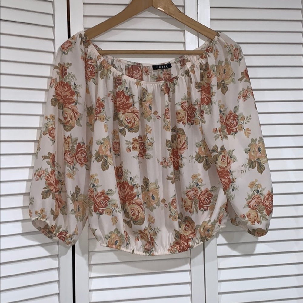 Floral top - Picture 2 of 6